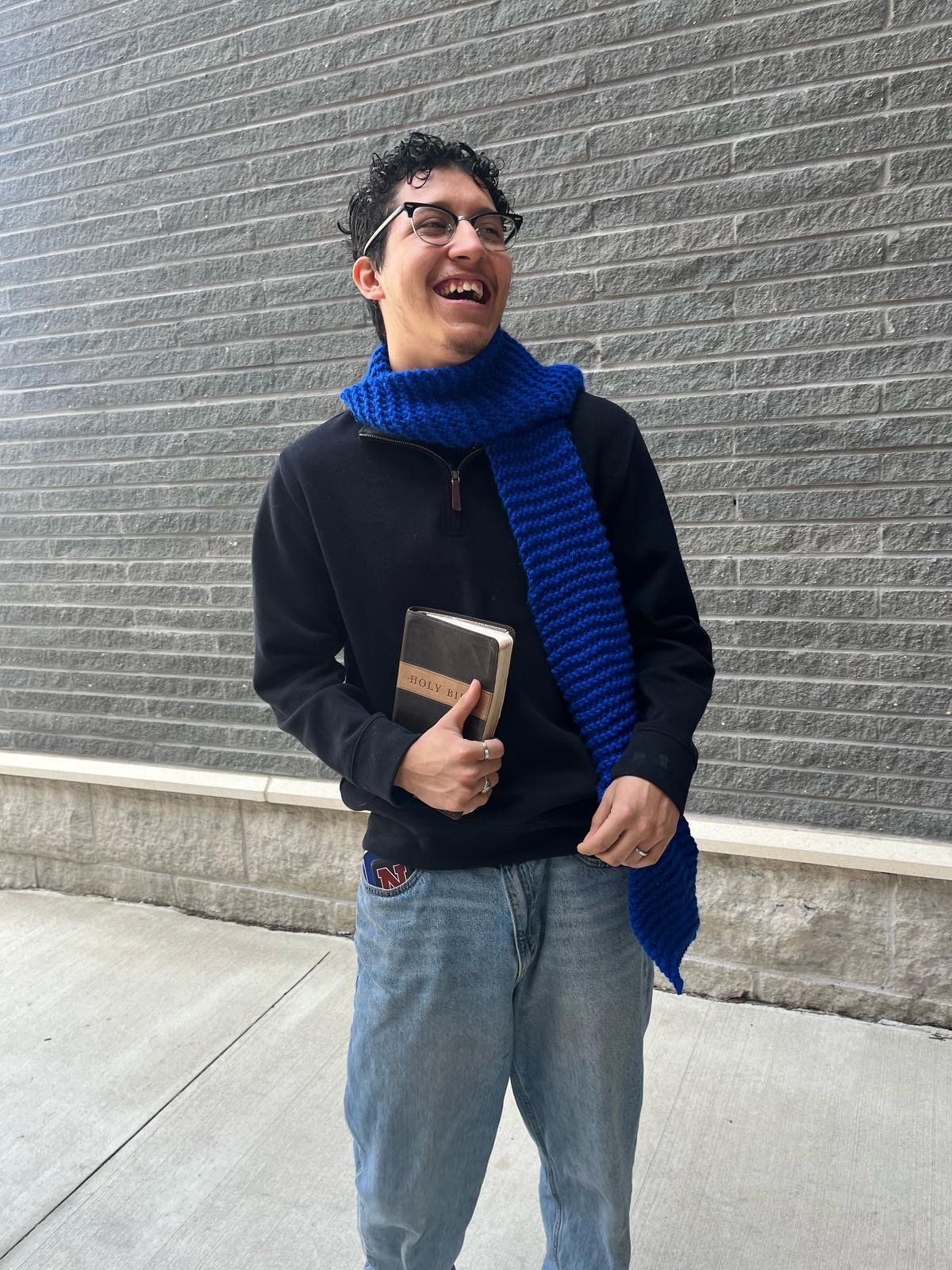 Blue scarf style
